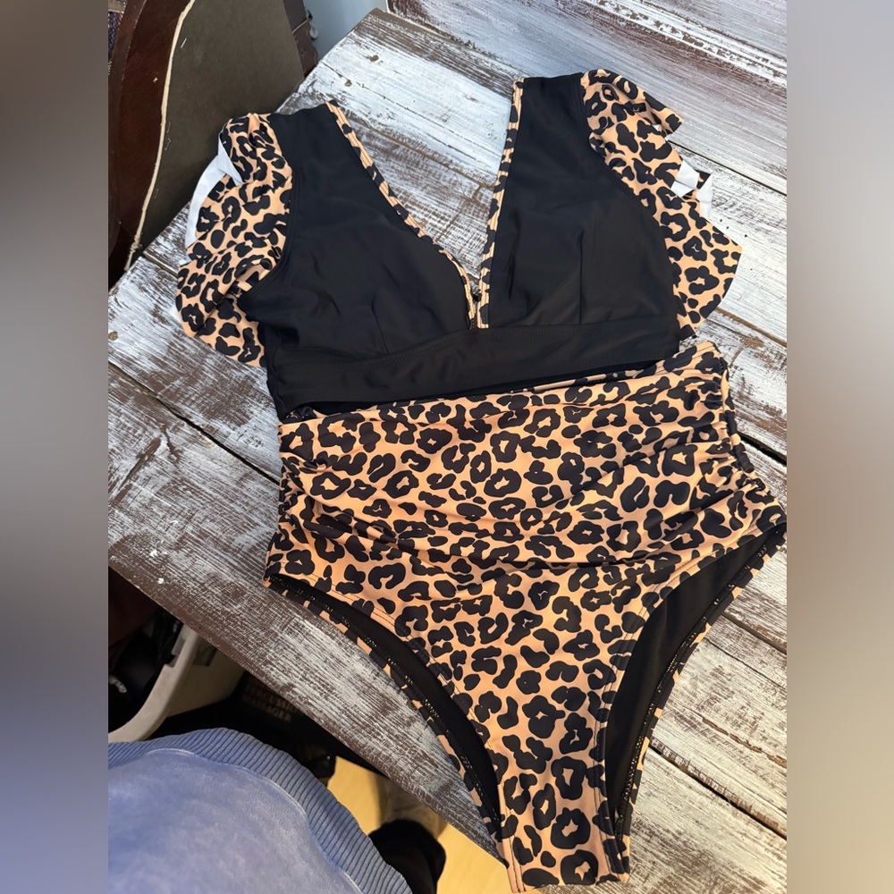 Leopard Print V-Neck Bikini